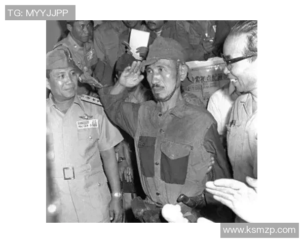 三笘薰举日本战犯相片！布莱顿发到官媒上 删文后向我国球迷致歉